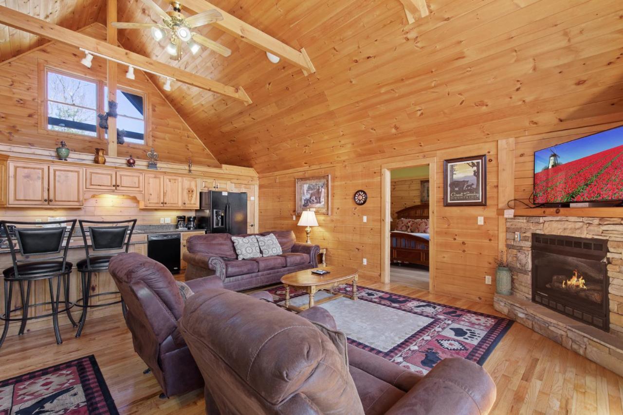 Above The Clouds, 4 Bedrooms, Pool Access, Private, Gaming, Sleeps 16 Gatlinburg Exterior foto